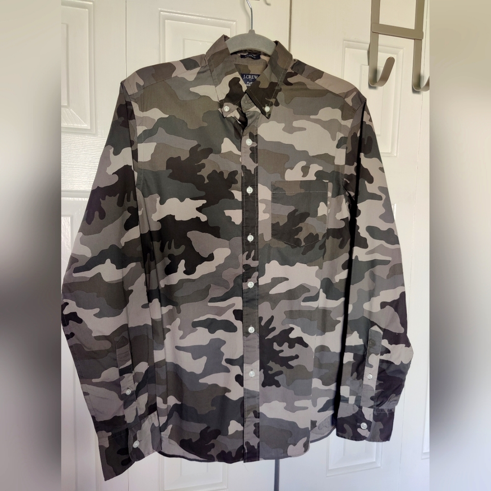 J.Crew NWT Dark Camo Button Down Shirt Small